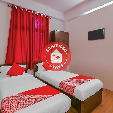 Oyo 17168 Hz Lodge Hyderabad Exterior photo