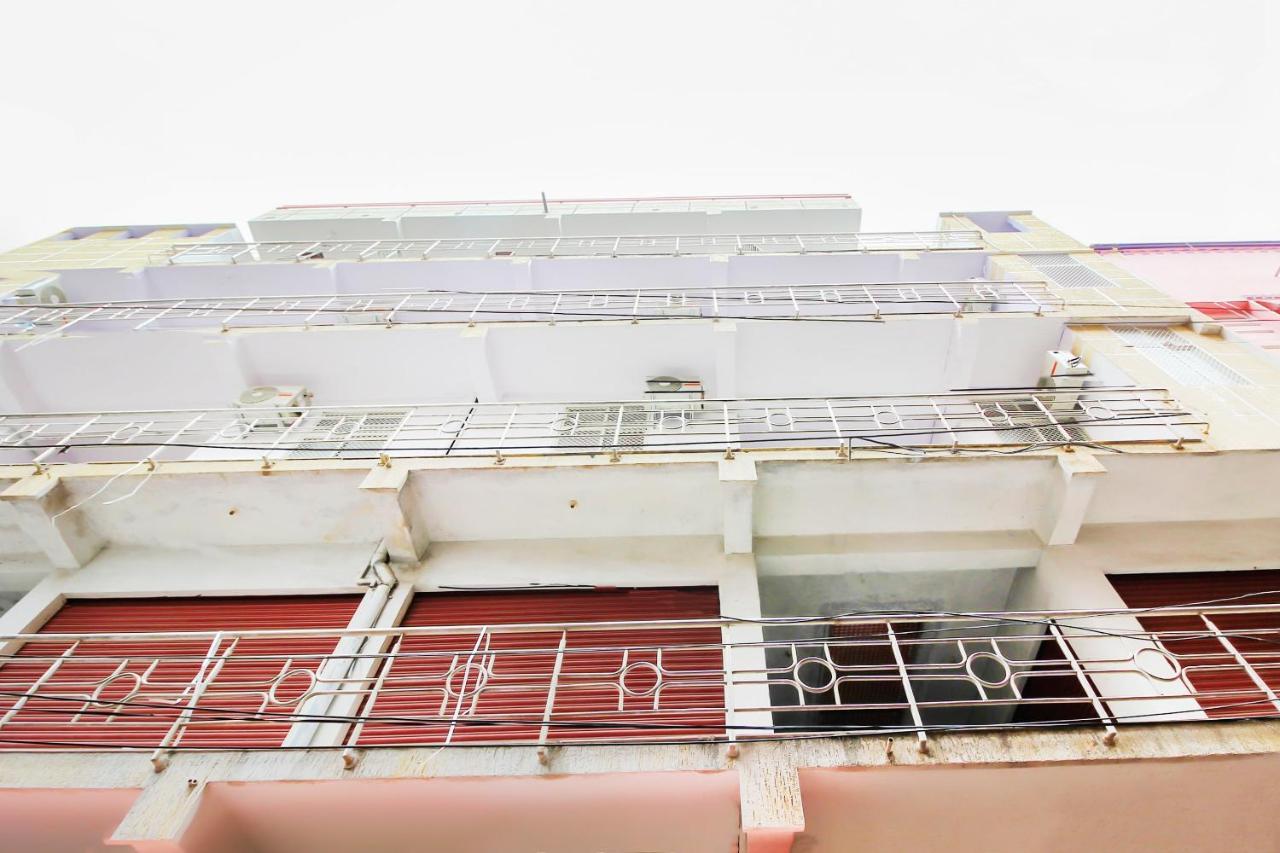 Oyo 17168 Hz Lodge Hyderabad Exterior photo