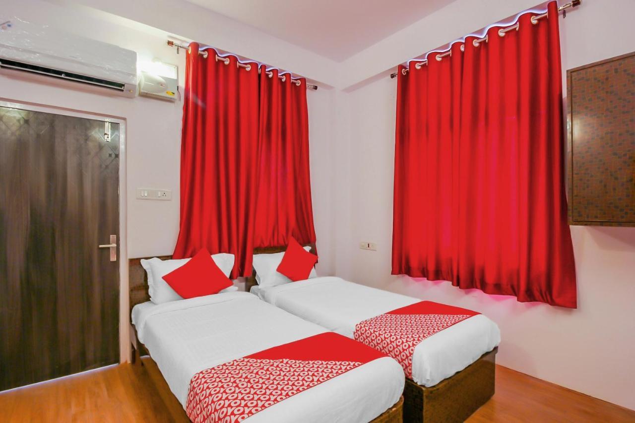 Oyo 17168 Hz Lodge Hyderabad Exterior photo