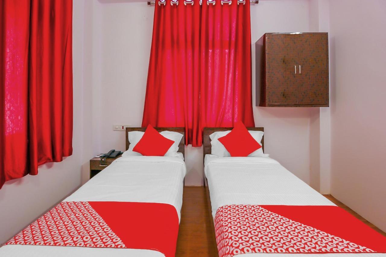 Oyo 17168 Hz Lodge Hyderabad Exterior photo