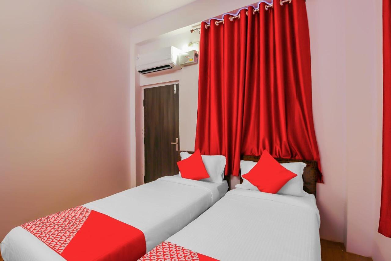 Oyo 17168 Hz Lodge Hyderabad Exterior photo
