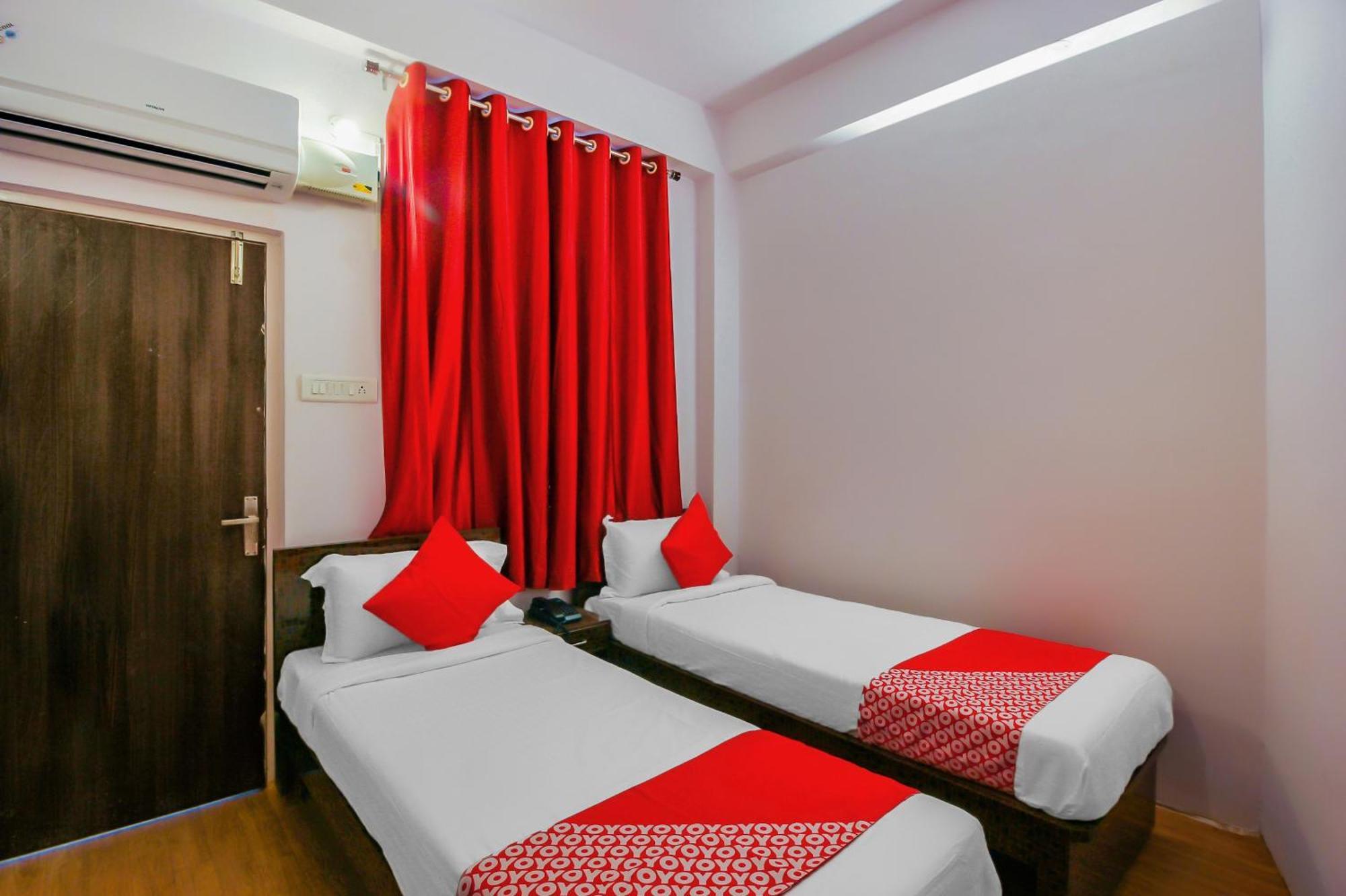 Oyo 17168 Hz Lodge Hyderabad Exterior photo